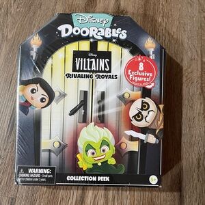 Disney Doorables Villains Collection Peek Set - Black and Green